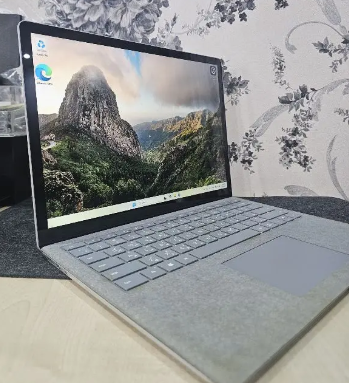 Microsoft Laptop I5 8gb 256gb